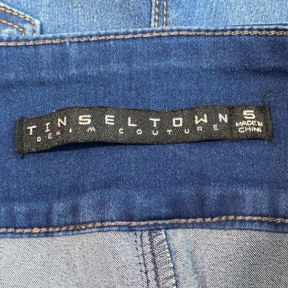 NWOT TINSENTOWN || Womans Stretch High rise butt lift jeans shorts size 5 - Picture 3 of 4